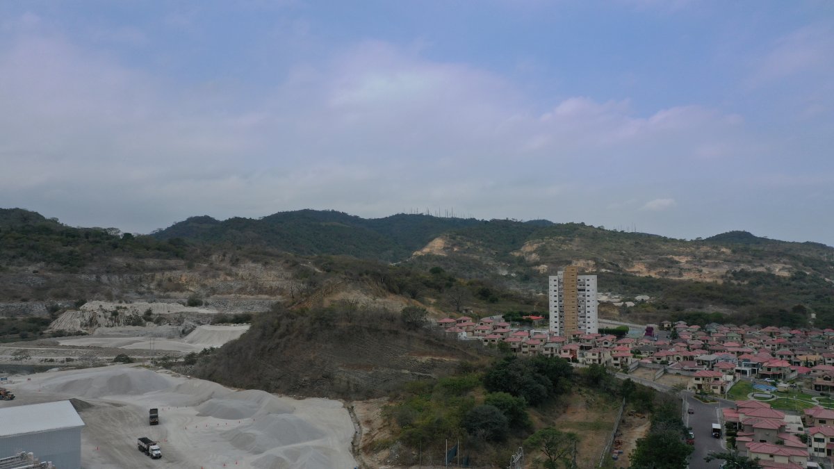 El polvo de las canteras llega hasta las escuelas y domicilios de la zona.
