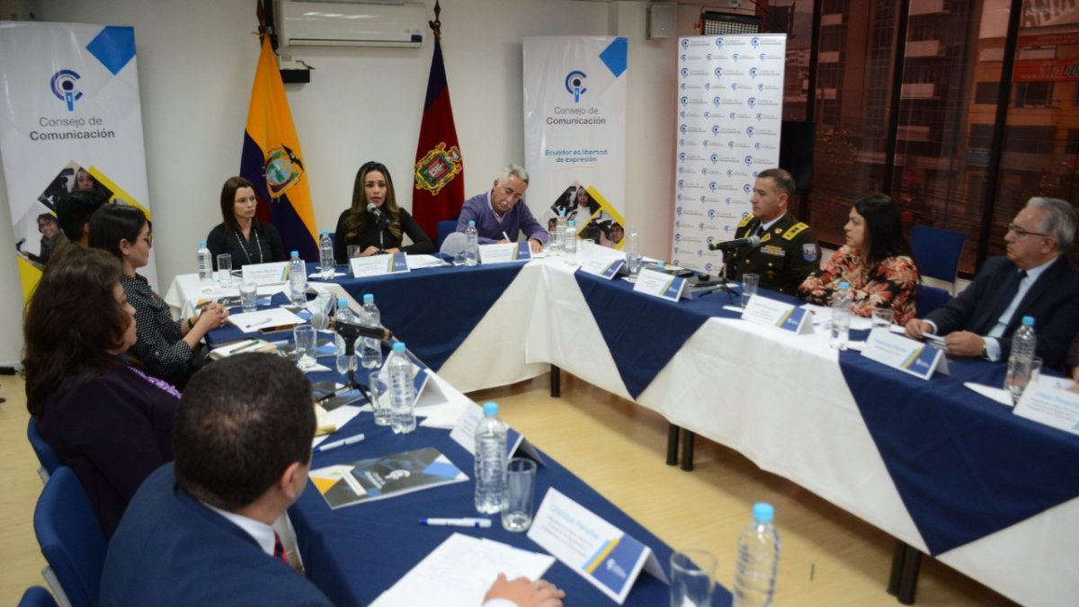 A la cita acudieron el secretario de Comunicación, Leonardo Lasso, Ibeth Estupiñán en representación del CPCCS, entre otros.