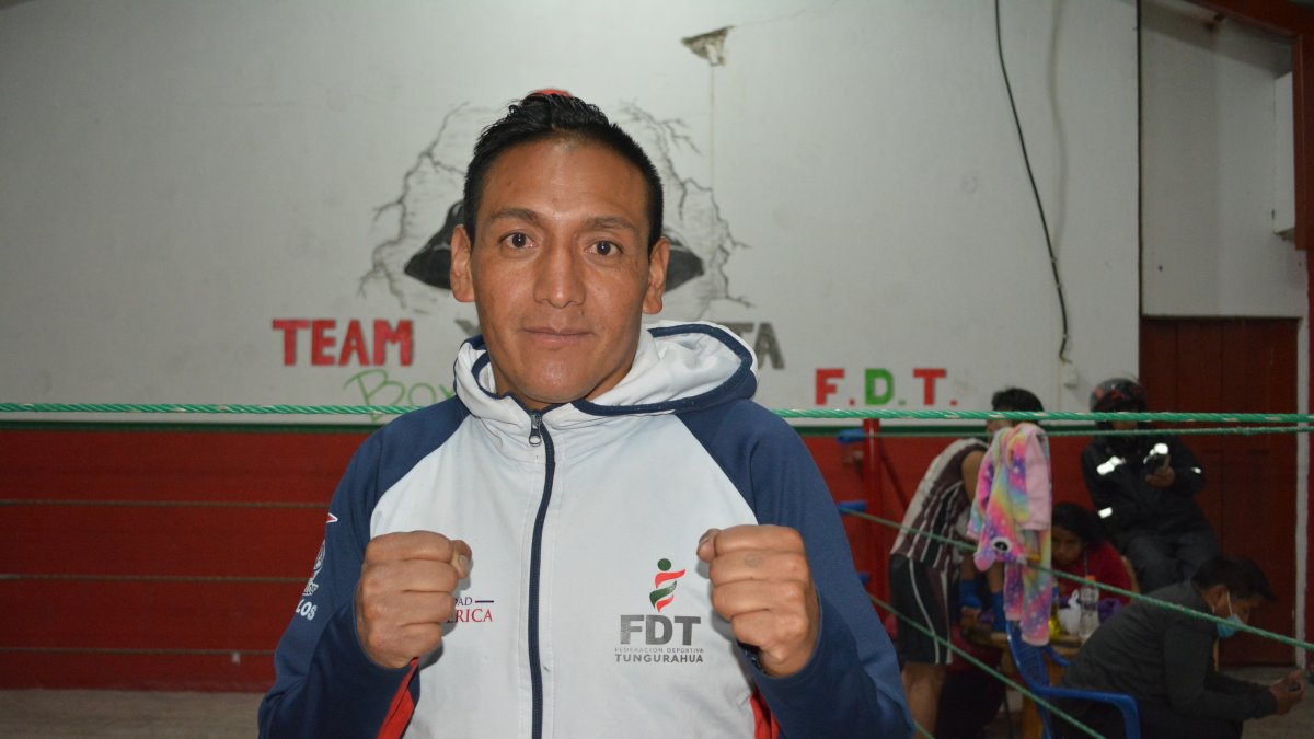 Henry Yanzapanta, excampeón nacional de box, mezcla el deporte con los fines sociales.