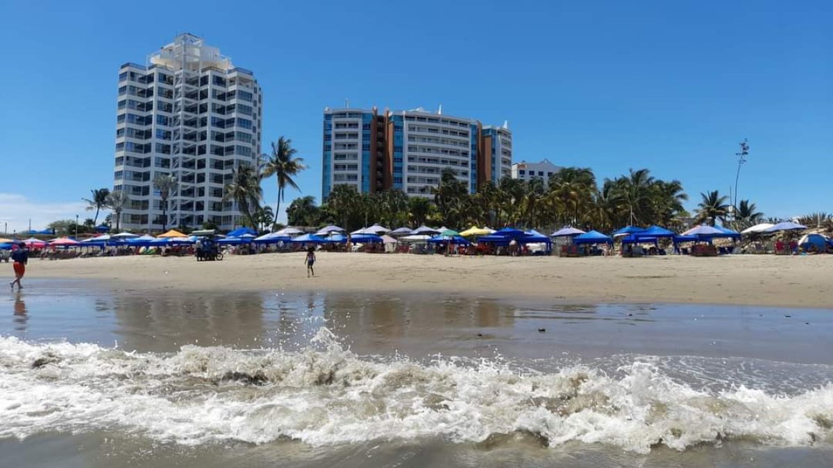 Turismo. General Villamil Playas es uno de los balnearios más recibe gran cantidad de turistas de la provincia de Guayas.