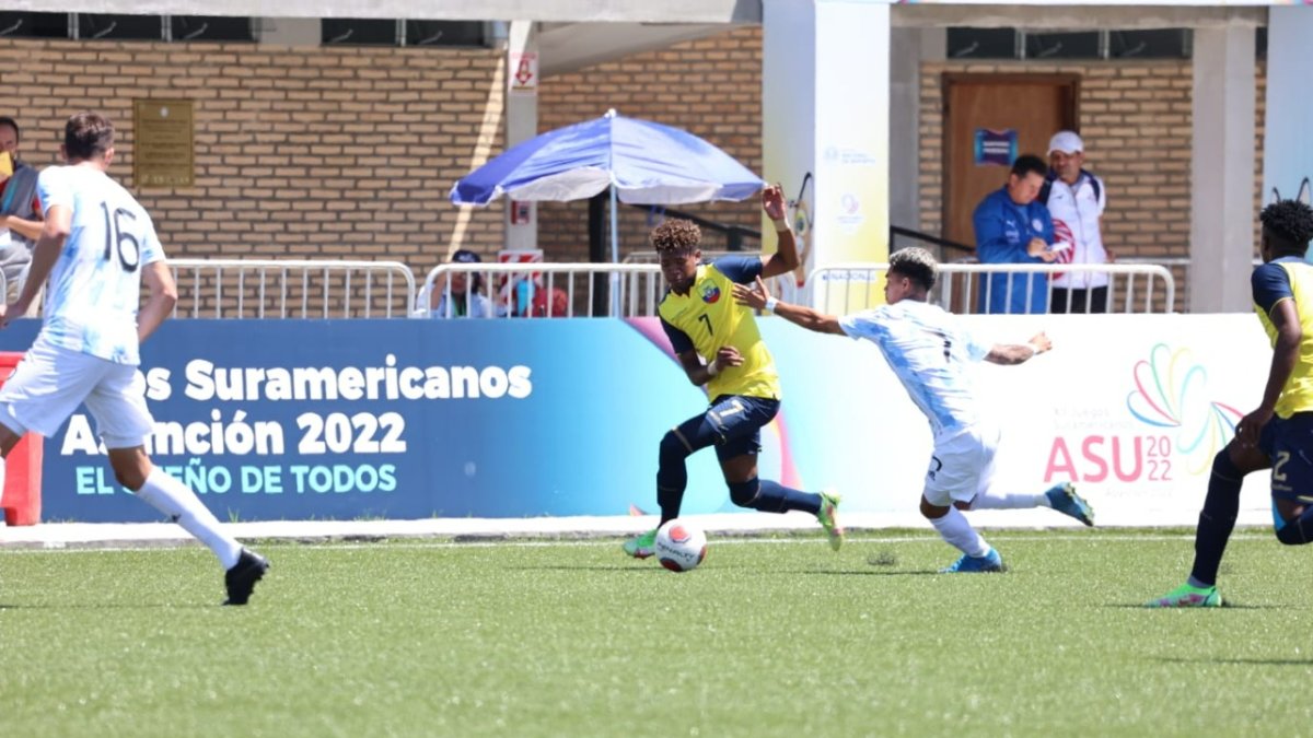 Fútbol. La Tricolor sub-20 cerró ayer la fase de grupos enfrentando a Argentina, con la que perdió por marcador de 3-0. En el cotejo, el técnico Bran aprovechó para probar jugadores. Los gauchos eran dirigidos por Mascherano.