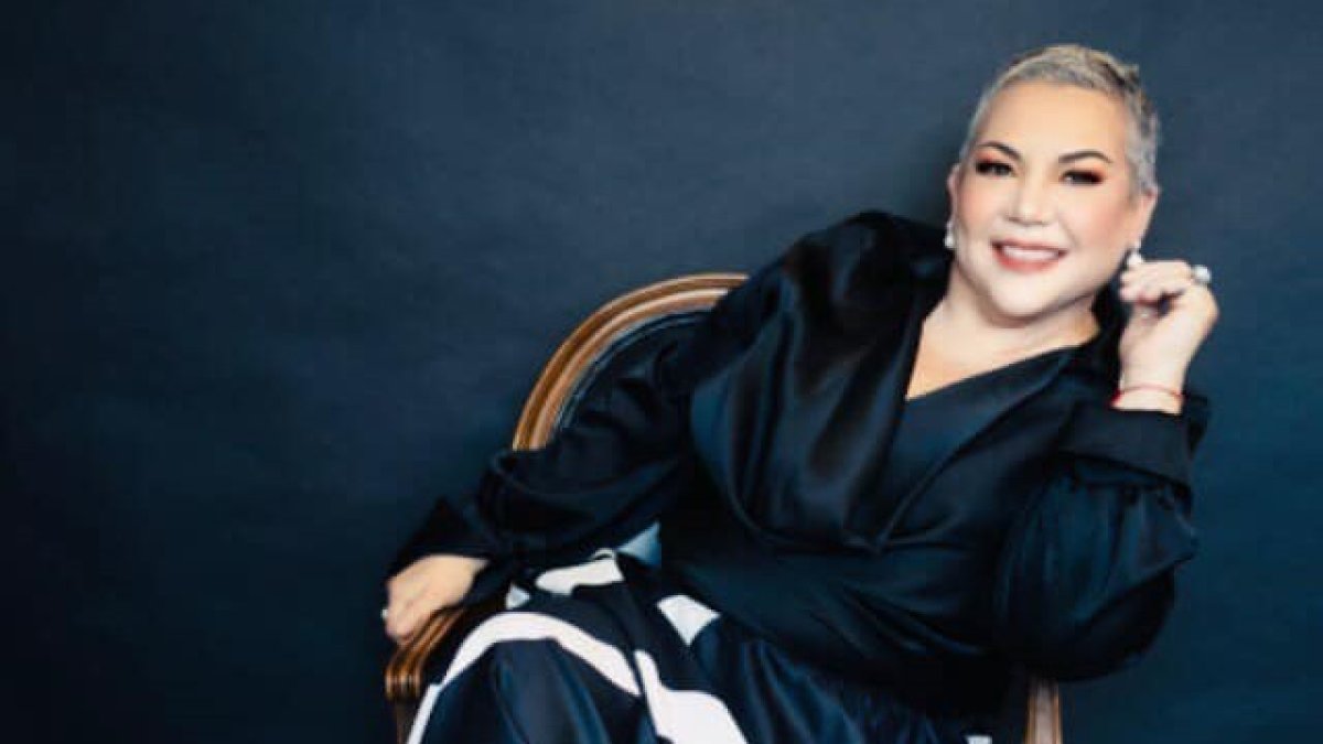 Es gastrónoma y columnista. Actualmente colabora con la revista online La Nota Latina, con sus crónicas de viajes en la sección Destinos.