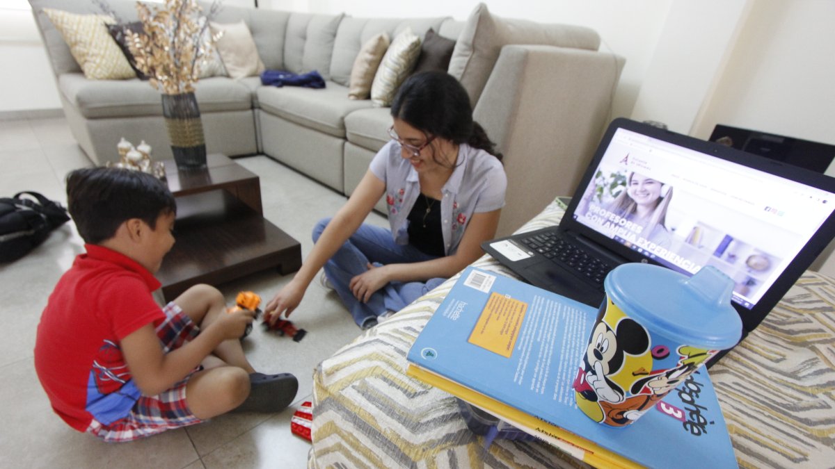 Situación. Hay mamás jóvenes que buscan culminar formación académica, pero muchas no tienen esa opción.