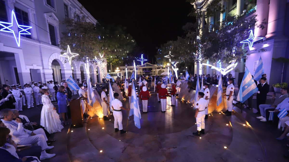 Desde la Fragua Vulcano, en el Palacio Municipal, dio inicio el Saludo a La Aurora Gloriosa