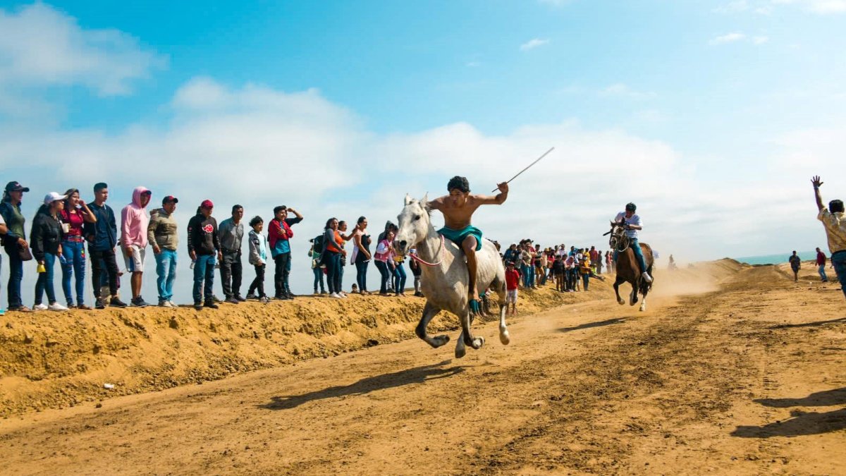 La pampa. Las carreras se cumplen en una gran explanada natural, muy árida y agreste.