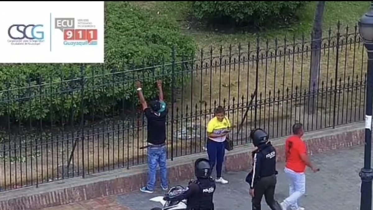 Momentos en que la Policía detiene a los vendedores de droga.