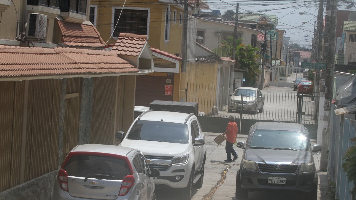 Las peatonales y veredas se han reducido para el paso de los peatones.