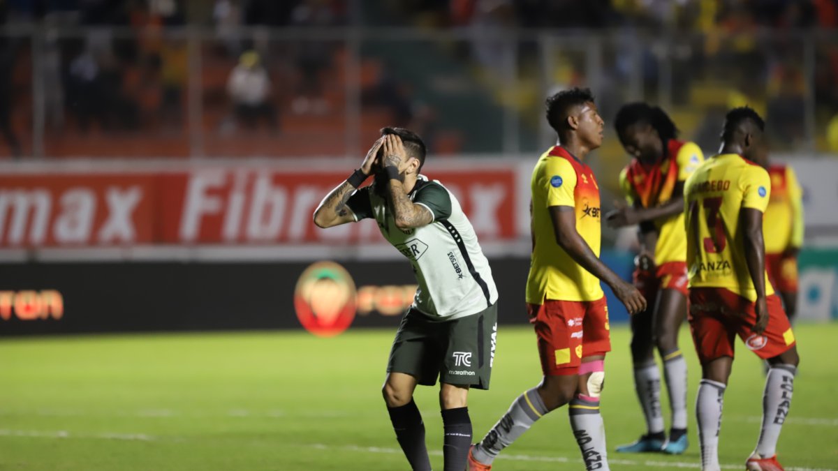 Barcelona recibirá a Aucas en Milagro, en uno de los duelos más atractivos de la decimotercera jornada.