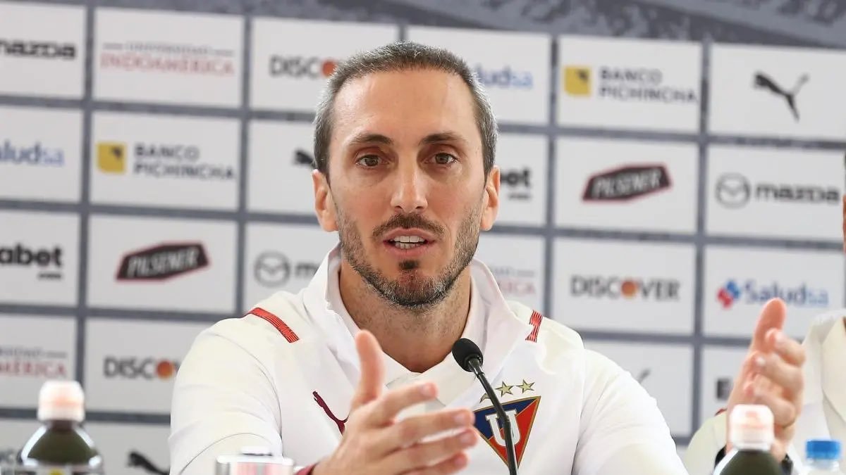 Luis Zubeldía, entrenador de Liga de Quito, fue sancionado y no estará en el partido de este sábado 4 de marzo contra Aucas.