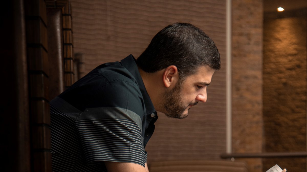 Aquiles ha estado vinculado al mundo empresarial toda su vida. Ha destacado por rescatar el patrimonio de su abuelo.