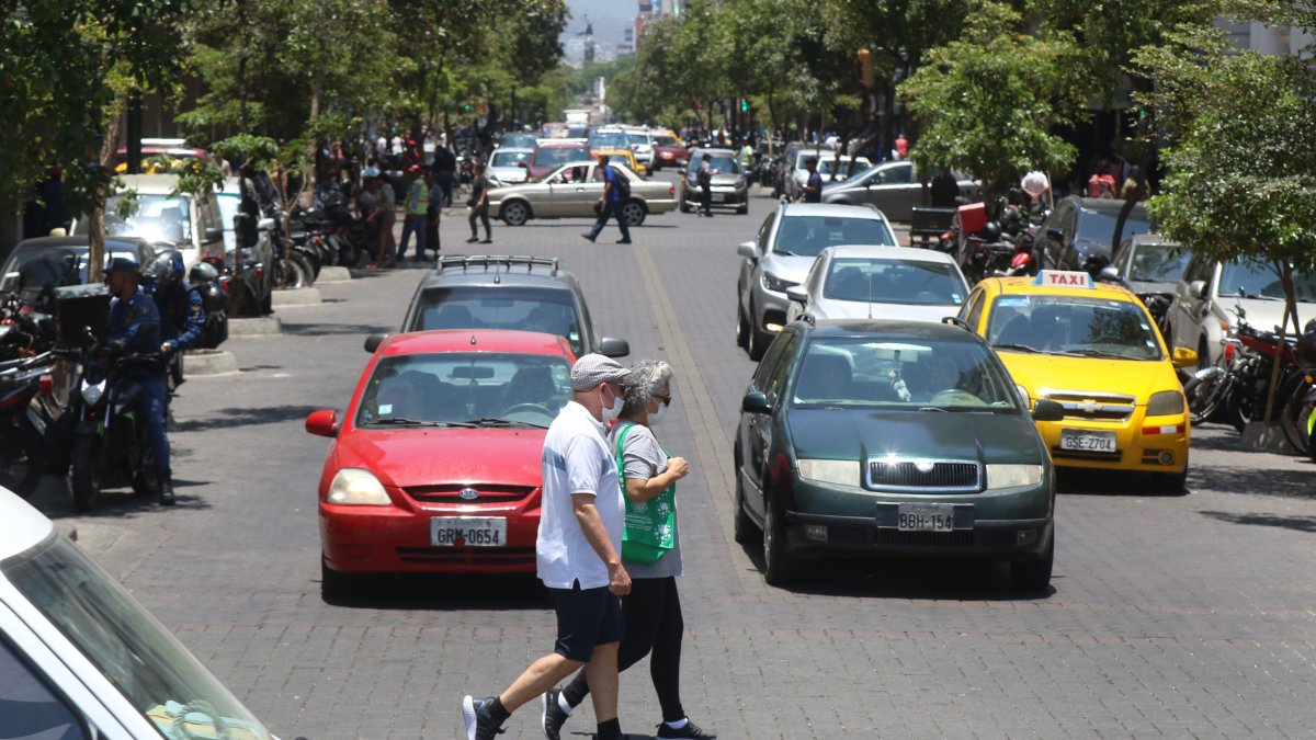 La avenida 9 de Octubre sigue siendo el icono turístico de la ciudad, y se busca recobrar su imagen.