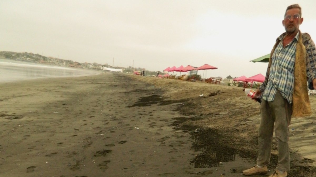 Playas. Los moradores se quedaban sorprendidos por el estado del mar.