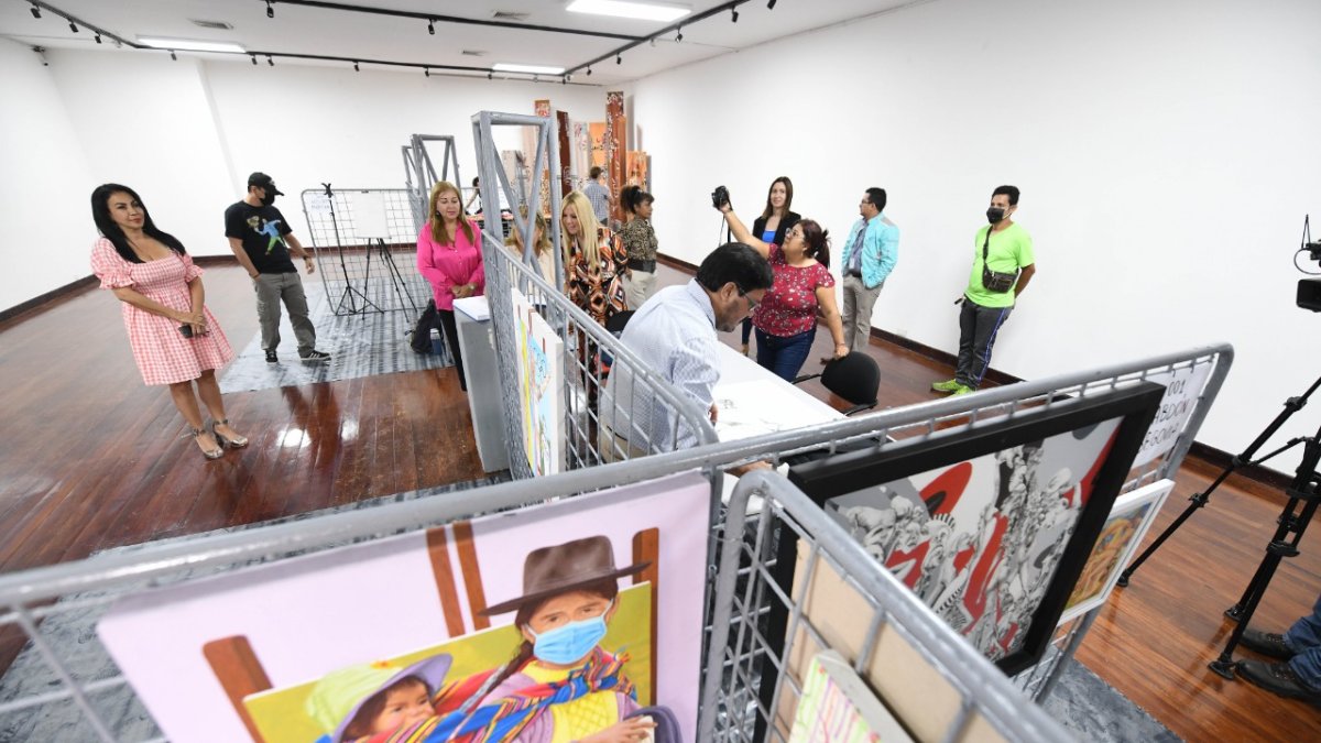 Arte. Diferentes obras se presentan en el evento.