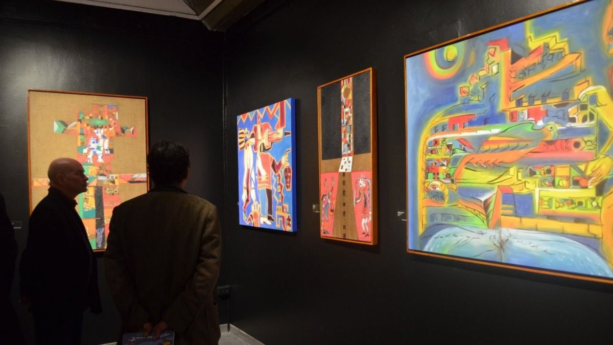 Tiempo. En las obras se destaca la importancia de los antepasados.