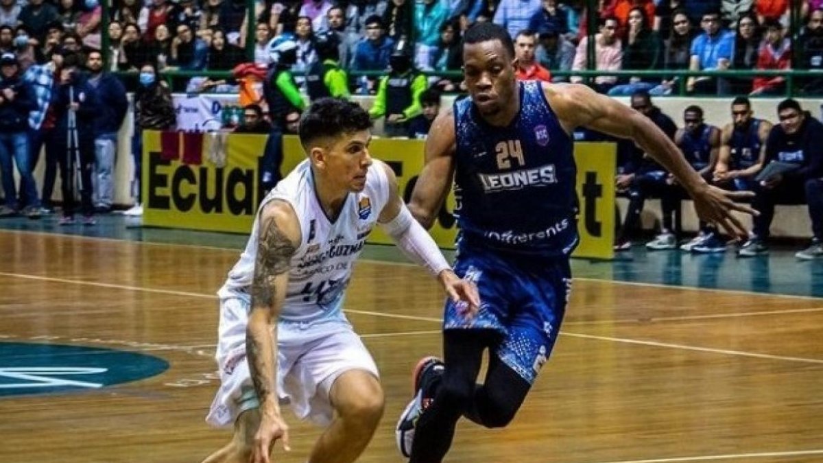 Jorge Guzmán (i) y Leones se enfrentarán en un quinto duelo