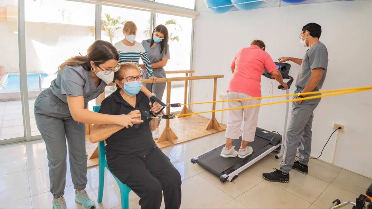 Aquellos que disfrutan de actividades grupales pueden acceder a la modalidad Gimnasio y quienes tienen problemas de movilización cuentan con la modalidad Domicilio.