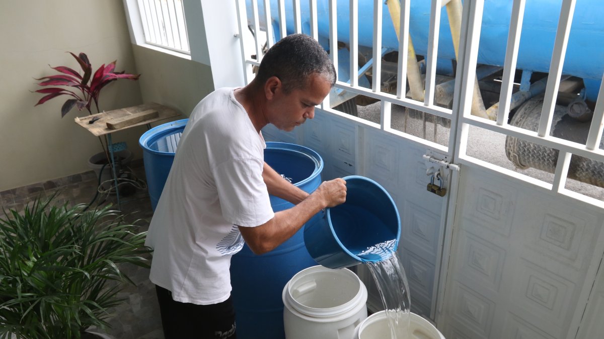 Provisión. En gran parte, los habitantes se abastecen por tanqueros.