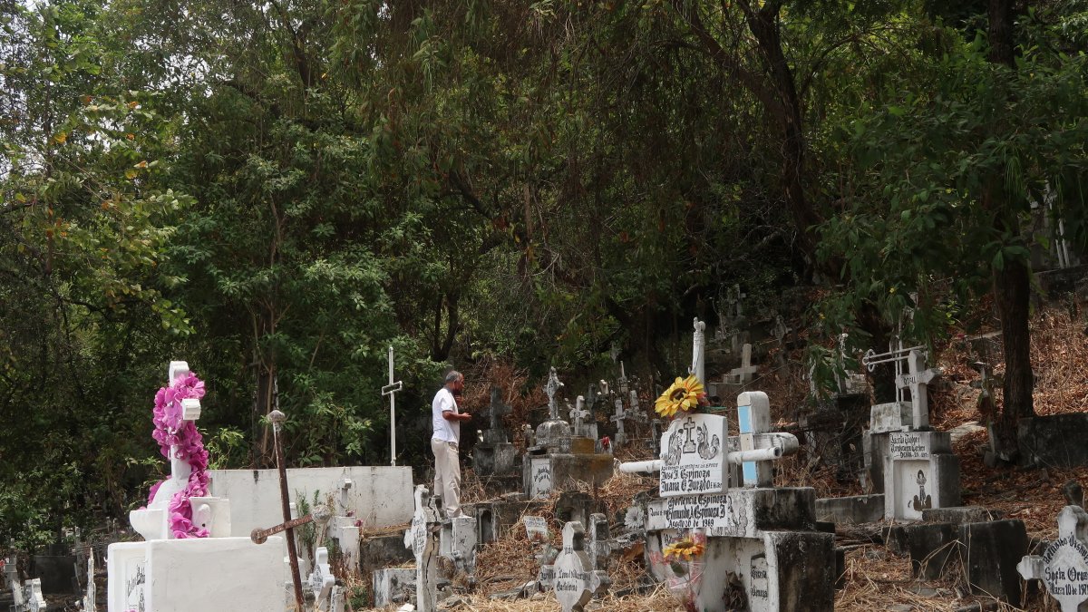 Prisa. Las tumbas aledañas al cerro son, a juicio de los visitantes, las más riesgosas de visitar.