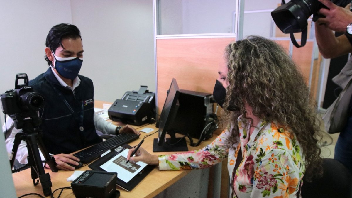 Crisis. Este mes se habilitarán 10 mil turnos para pasaportes, dijo el director de la institución.