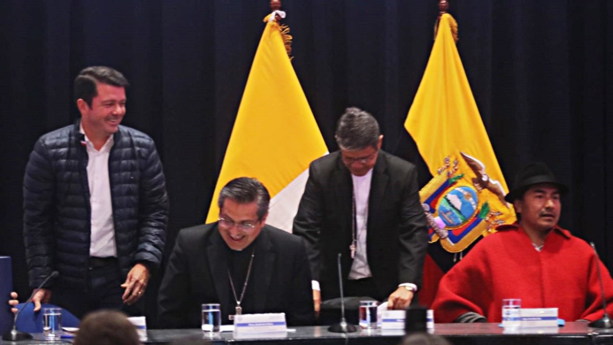 Evento. En la Universidad Católica del Ecuador se desarrolló un evento con el que se oficializó la clausura.