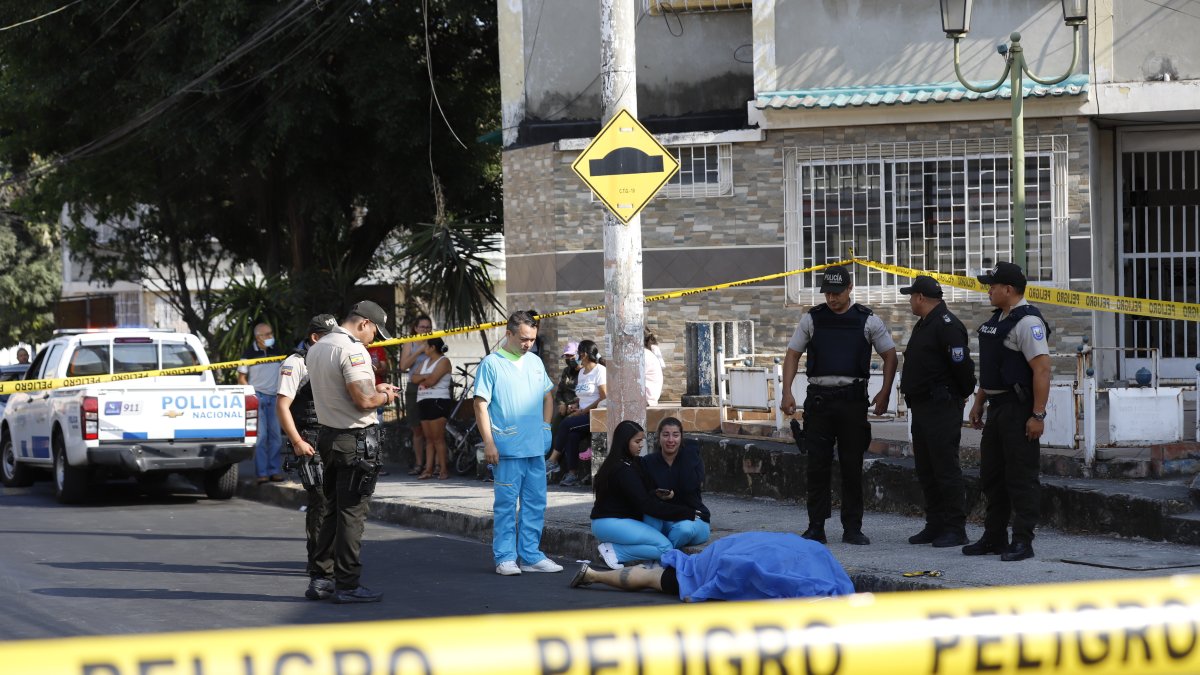 Guayaquil. Sus familiares llegan hasta el lugar donde quedó el cuerpo.