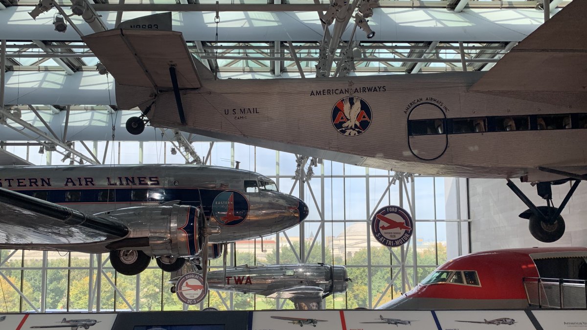 Varias de las aeronaves que se exhiben en el Museo Nacional del Aire y el Espacio de Washington, reabierto el viernes 14 de octubre.