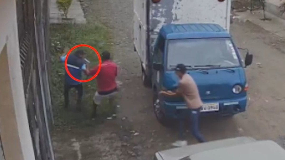 Robo. La Policía dijo que los dos jóvenes armados se dedicabana asaltar a los transeúntes en Santo Domingo de los Tsáchilas.