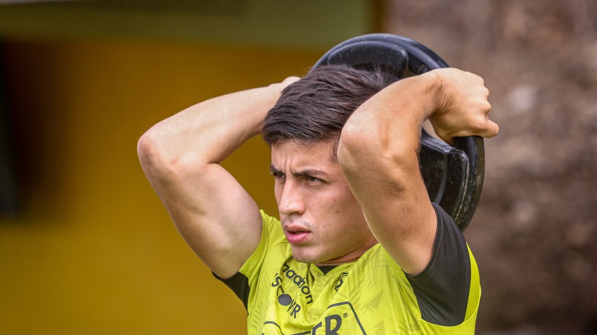 Luis Sosa, defensa de Barcelona, es una pieza clave en el esquema de Fabián Bustos.