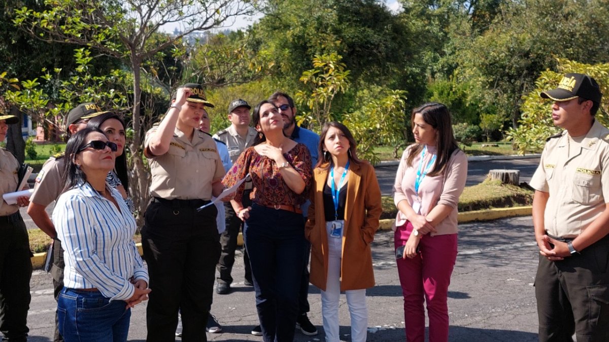 La comisión del caso Bernal tuvo una primera visita a la Escuela de Policía el 13 de octubre de 2022.