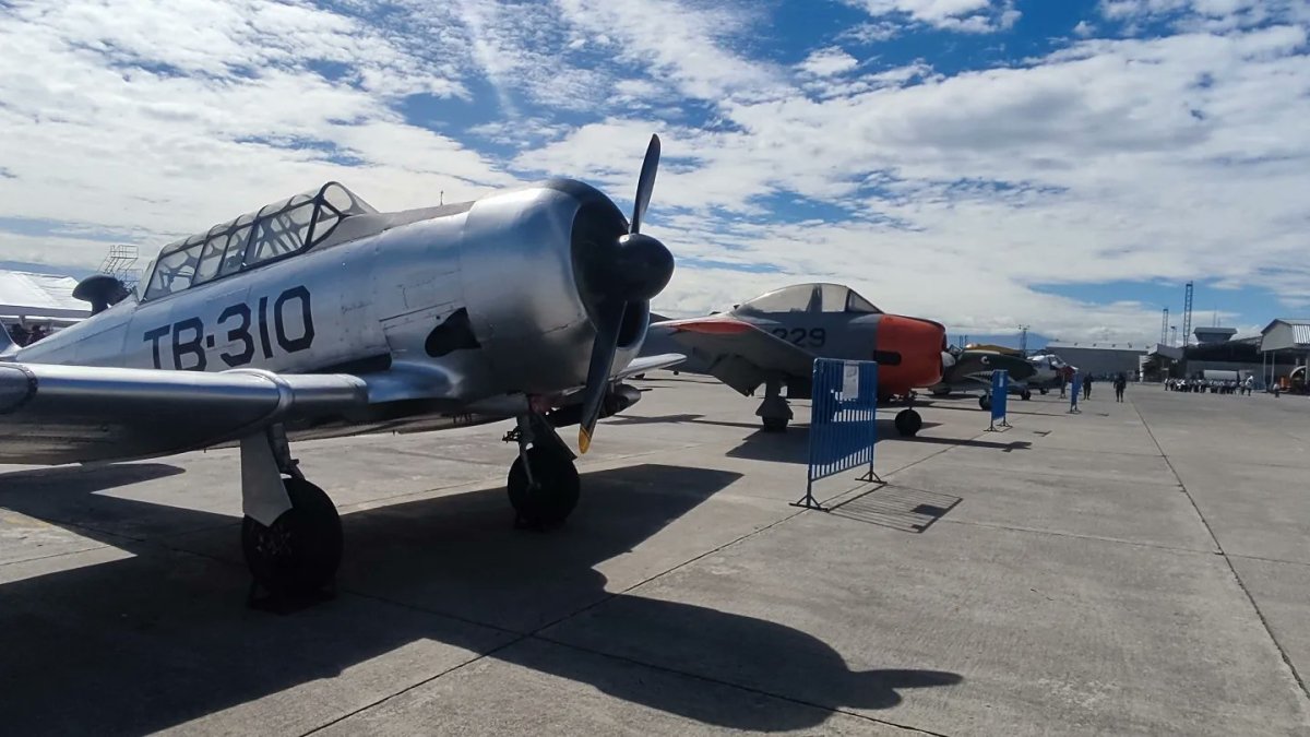 Quito. Este es un Thunderbolt , un avión de ataque a tierra monoplaza de fabricación estadounidense
