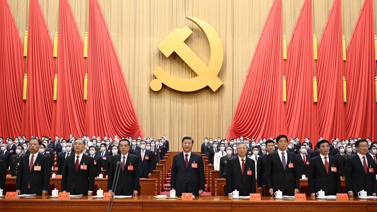 El presidente chino Xi Jinping (centro) habló ante cientos de delegados del Partido Comunista Chino de todo el país, 