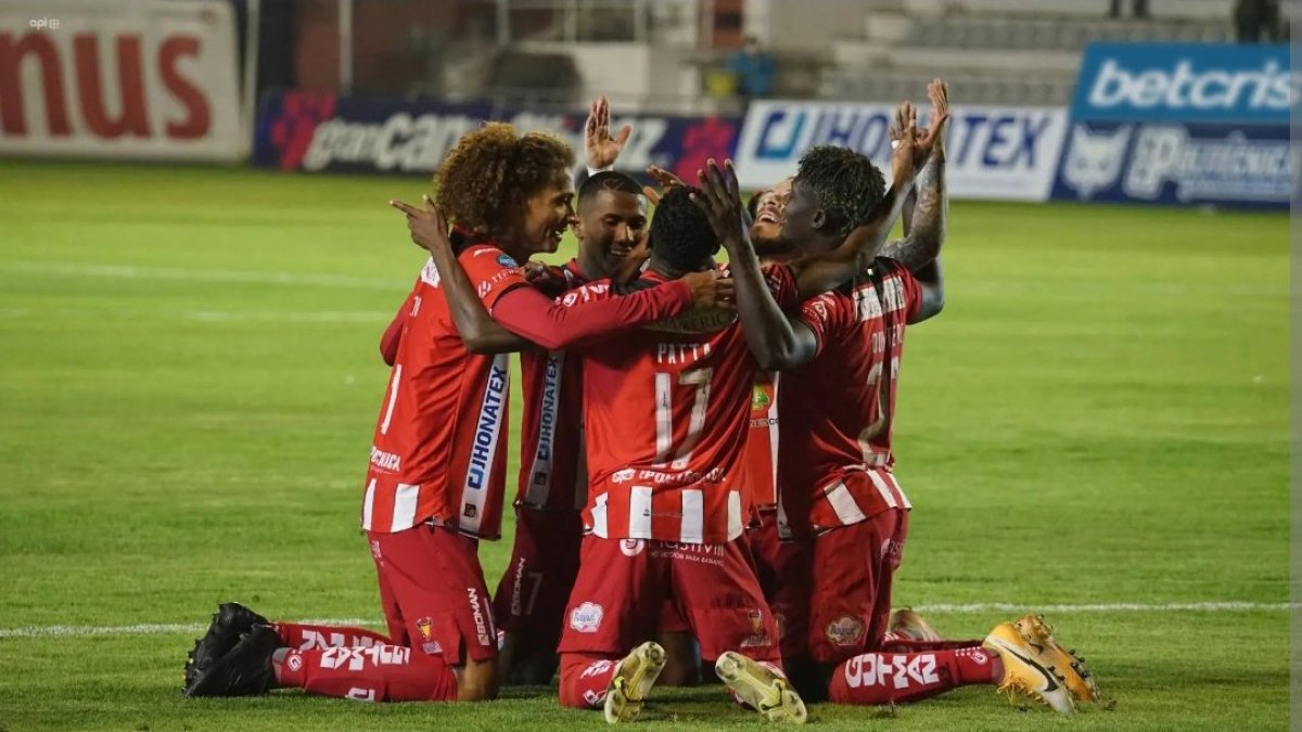 Los jugadores de Técnico Universitario buscan quedarse en la serie A.