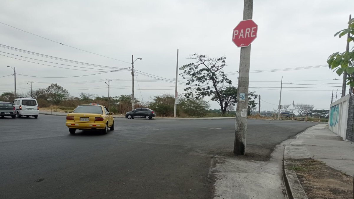 Escena. Cerca de la avenida Costanera se levanta la estructura, en la vía.