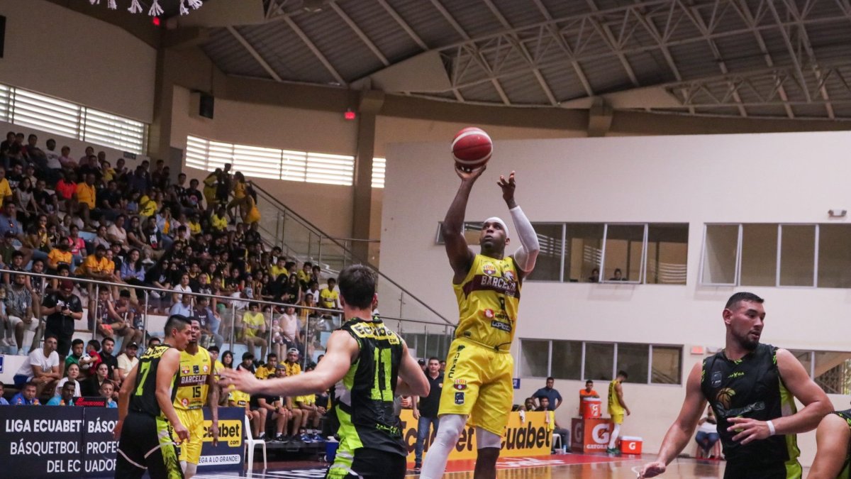 Barcelona mejoró la defensa y fue efectivo en las semifinales ante Spartans.