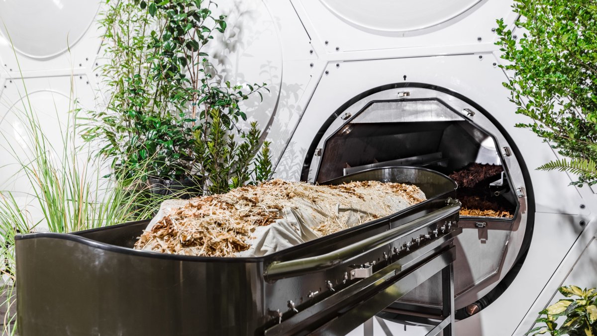 Proceso. Convertir a los seres humanos en tierra fértil minimiza la basura y evita contaminar el agua subterránea.