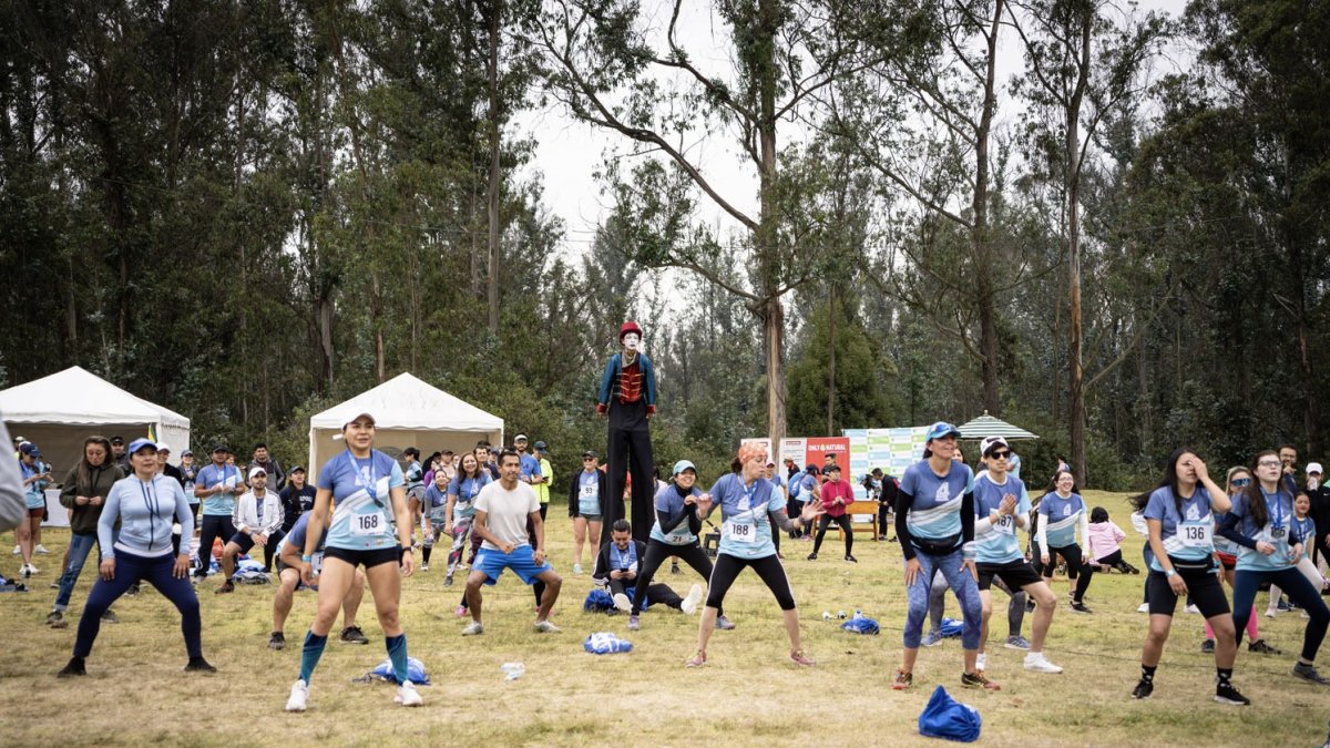 La previa. Como para calentar, todos los participantes y sus acompañantes activan en una actividad de música terapia.