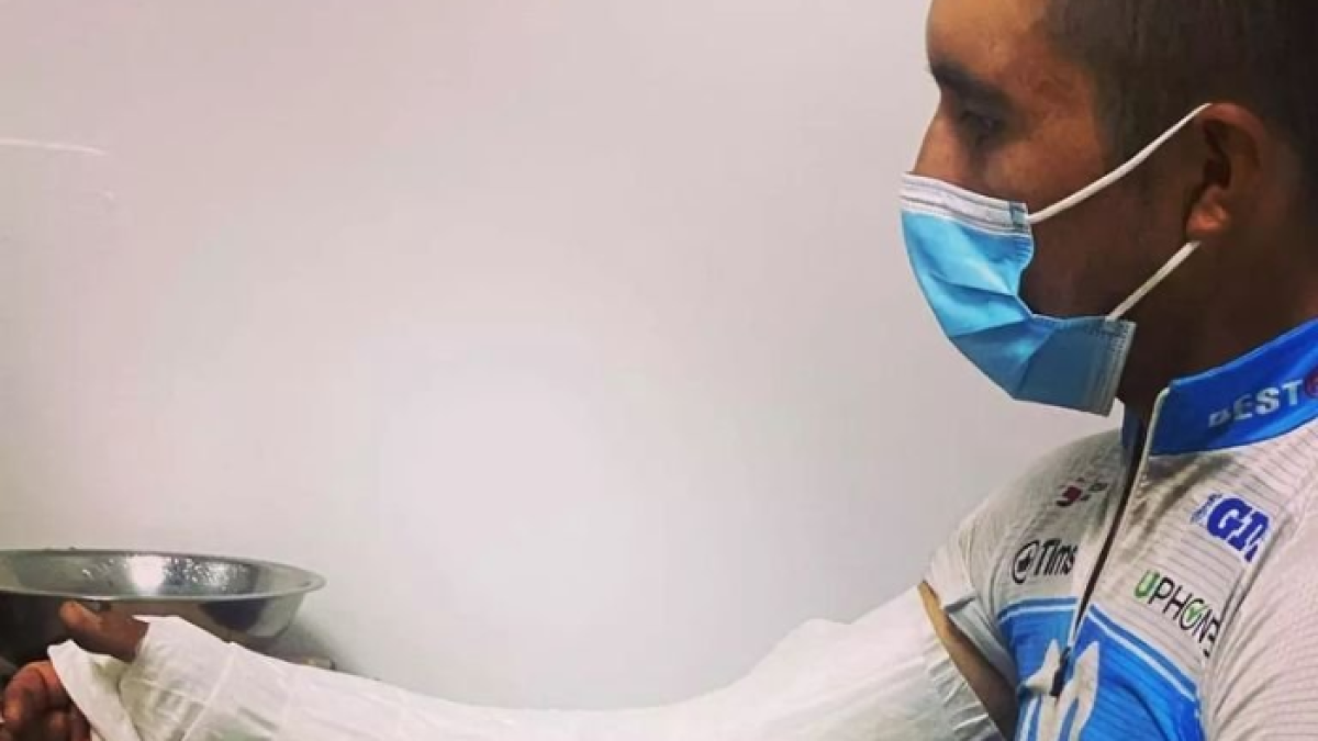 El experimentado ciclista Byron Guamá espera evitar la cirugía para poder llegar a la Vuelta al Ecuador.