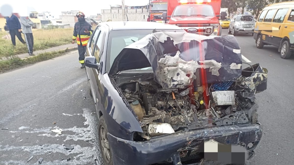 Daños. Un vehículo liviano resultó afectado tras un siniestro vial registrado este martes.