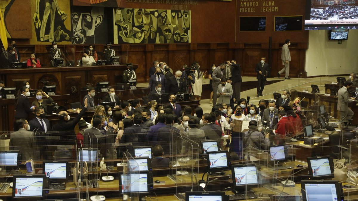 Presidenta Guadalupe Llori posesionó a nuevos Parlamentarios Andinos en el pleno de la asamblea. 19 de mayo del 2021. HENRY LAPO Agencia (ag-extra ag-expreso ag-quito)