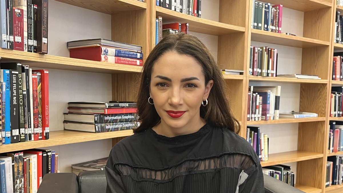 La actriz argentina Thelma Fardin posa durante una entrevista con EFE, el 13 de octubre de 2022, en Guayaquil (Ecuador).