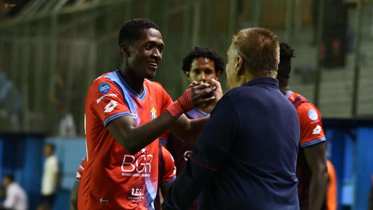 Los jugadores de El Nacional esperan festejar el ascenso a la serie A.