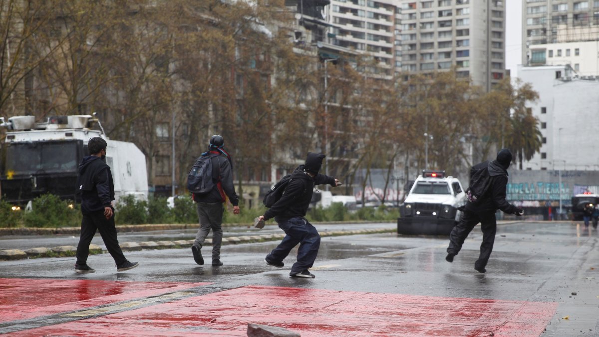 Santiago. Manifestantes enfrentan a la policía el pasado 9 de septiembre.