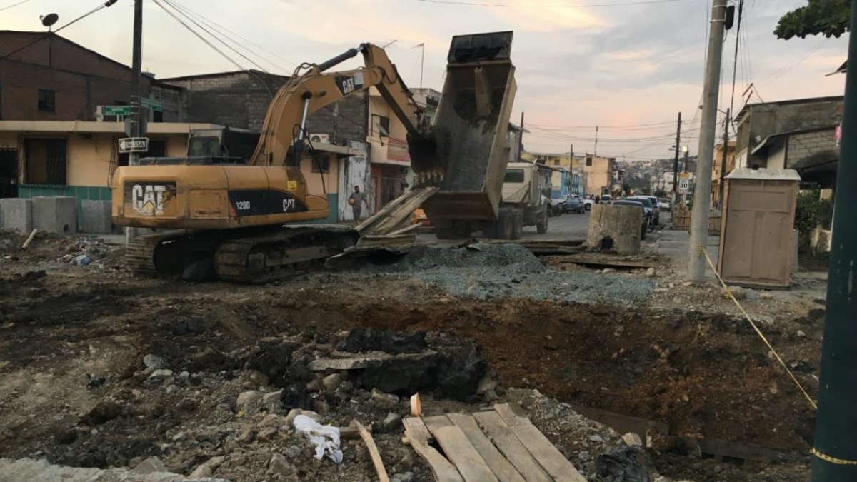 Hace pocos días se abrió un tremendo hueco en la esquina de la 23 y Argentina. En toda la vía se reemplazará el sistema de aguas lluvias y servidas