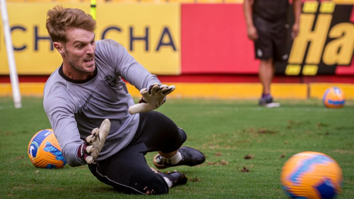 Javier Burrai, golero de Barcelona, recientemente obtuvo la nacionalidad ecuatoriana.