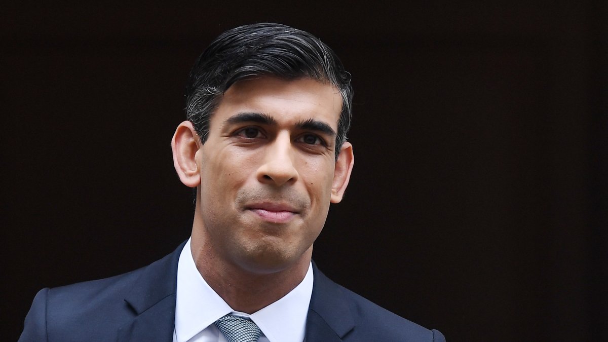 Foto de archivo de Rishi Sunak, candidato favorito a primer ministro británico.