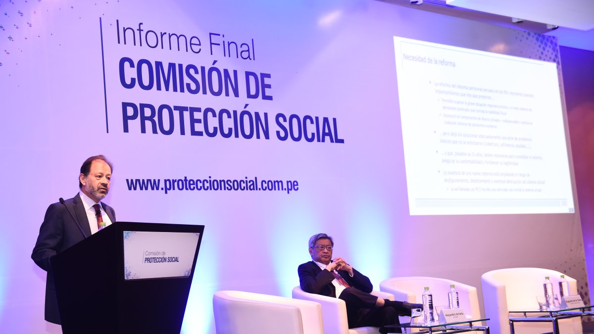 De la Torre (i) fue Economista Jefe para América Latin y el Caribe en el Banco Mundial.