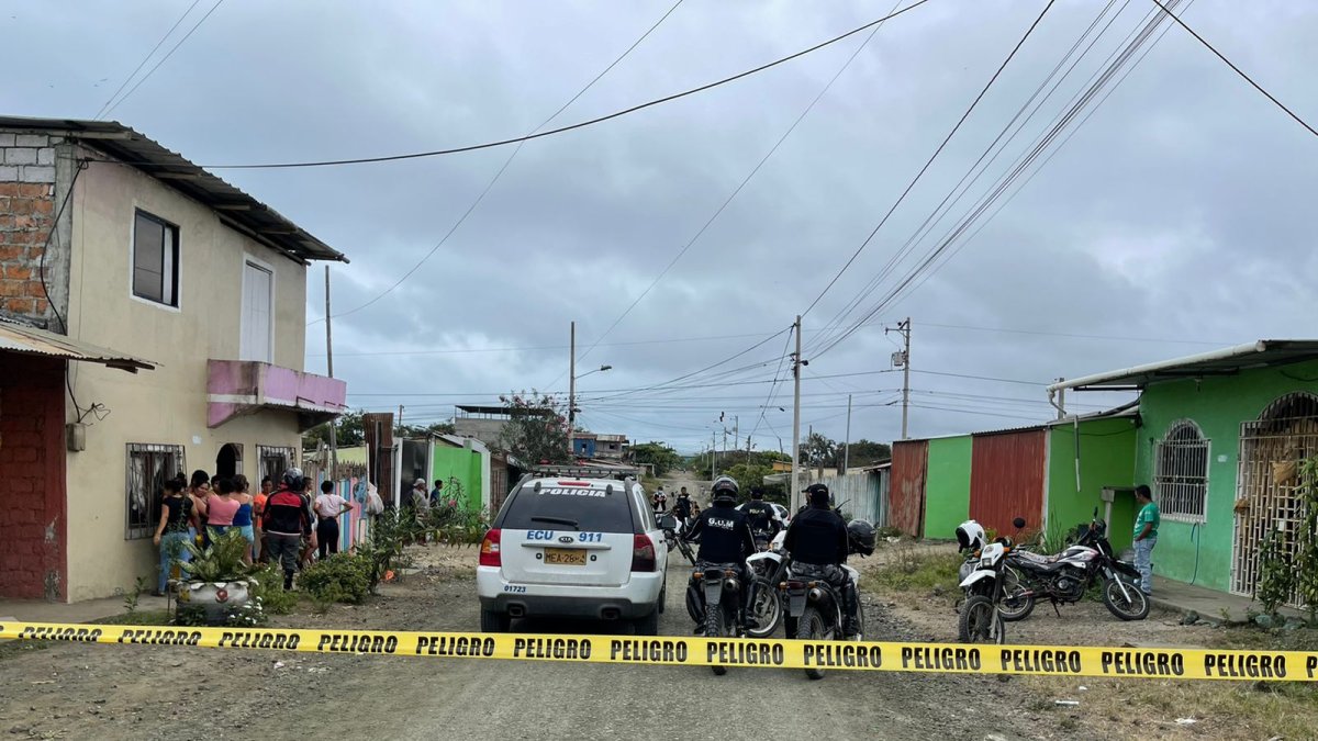 Investigación. Escenario donde se dieron los hechos de sangre el miércoles pasado. La policía recopila datos.