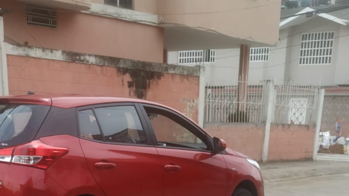 Norte. Una caña han colocado para advertir el hueco.