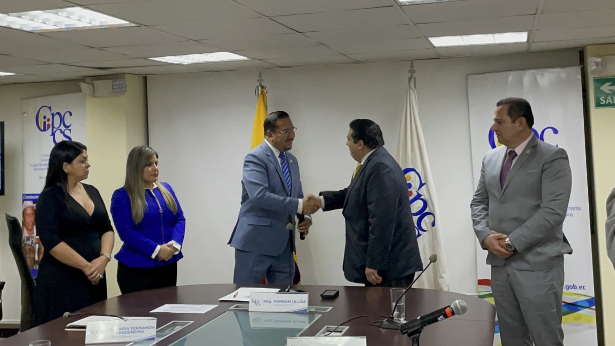 Acto. Posesión simbólica de Juan Carlos Larrea Valencia en el CPCCS.