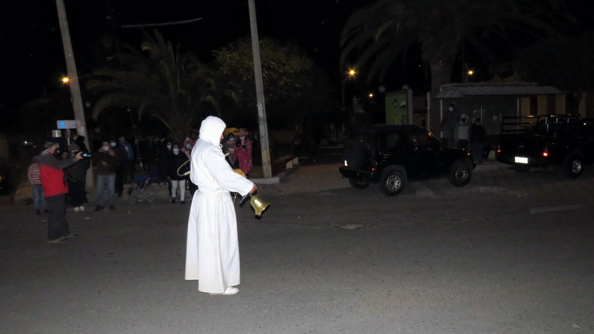 Recorrido. La tradición consiste en recorrer las 59 esquinas del pueblo llamando a las almas.